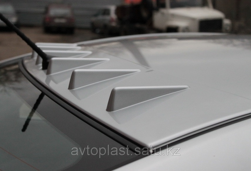 Накладка на крышу с плавниками Hyundai Accent