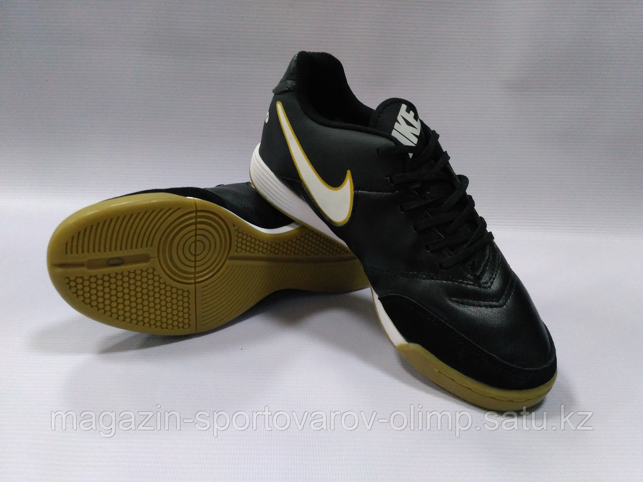 Обувь для зала Nike Tiempo Genio Leather 