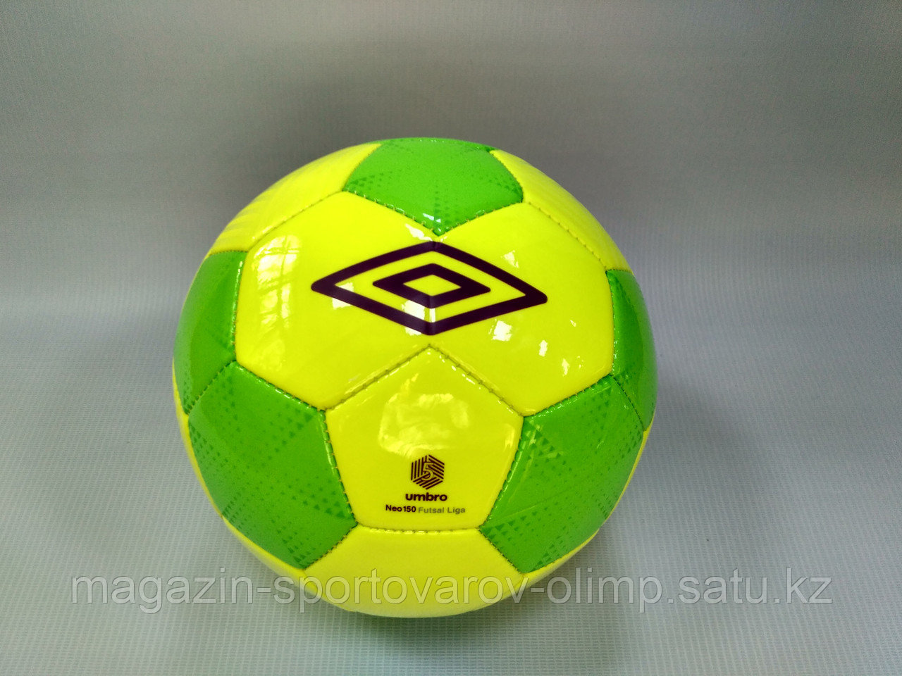Мяч футзальный (мини футбол) Umbro Neo 150