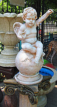 Скульптура Ангел на шаре