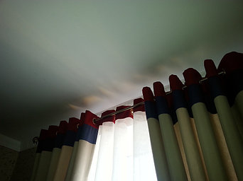 Шторы на люверсах для детской комнаты мальчика в морском стиле