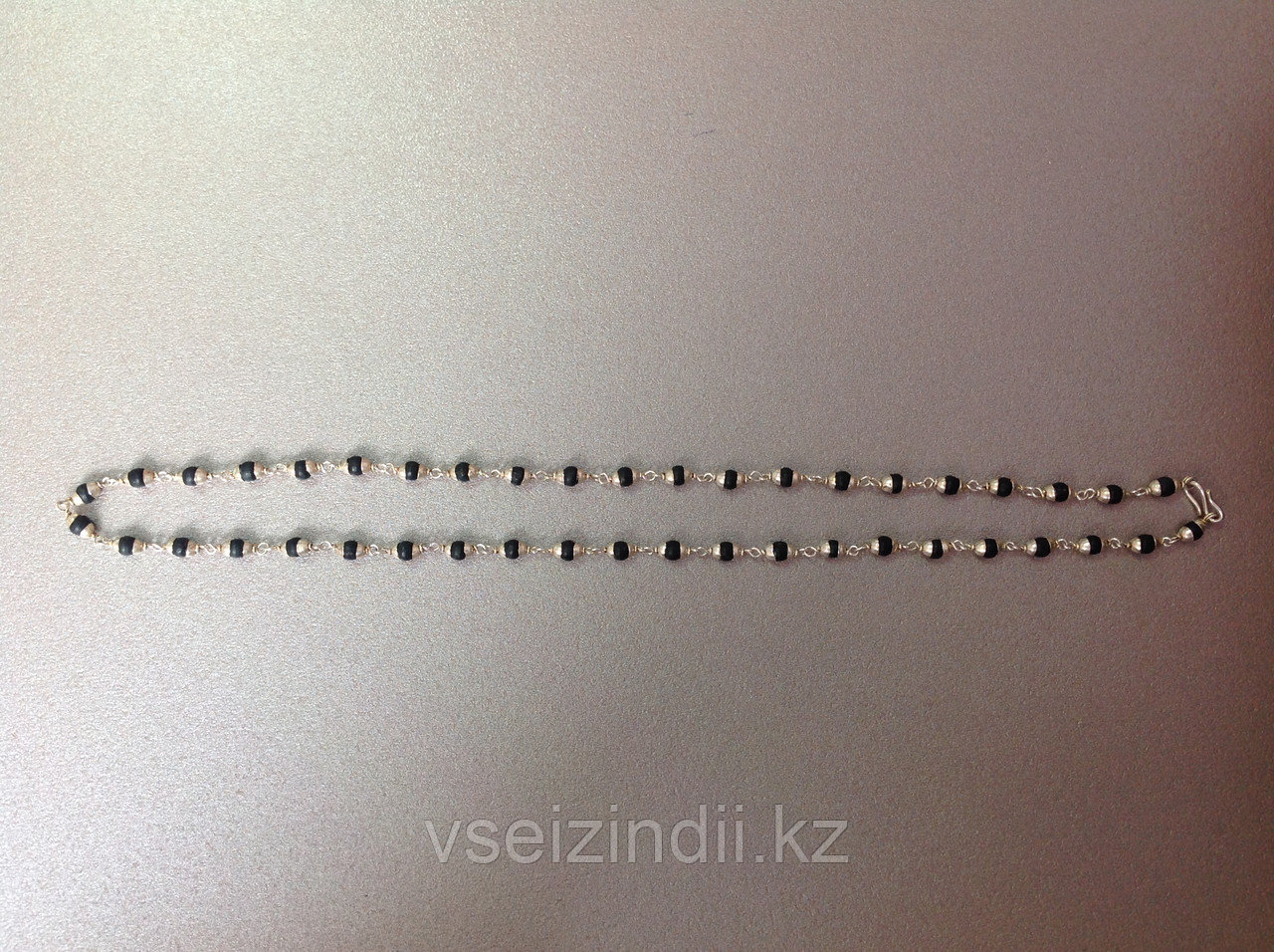Катхиматы в серебре с Туласи мелкие , черные, 4 мм, длина 25 см