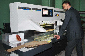 Новейшая модель бумагорезальных машин Guowang в "Мичуринский завод "Прогресс" 1