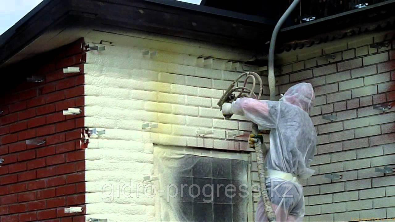 Пенополиуретан  НАПЫЛЯЕТСЯ НА КИРПИЧ, фото 1