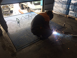 Соединение с помощью сварки всех неподвижных частей доклевеллера