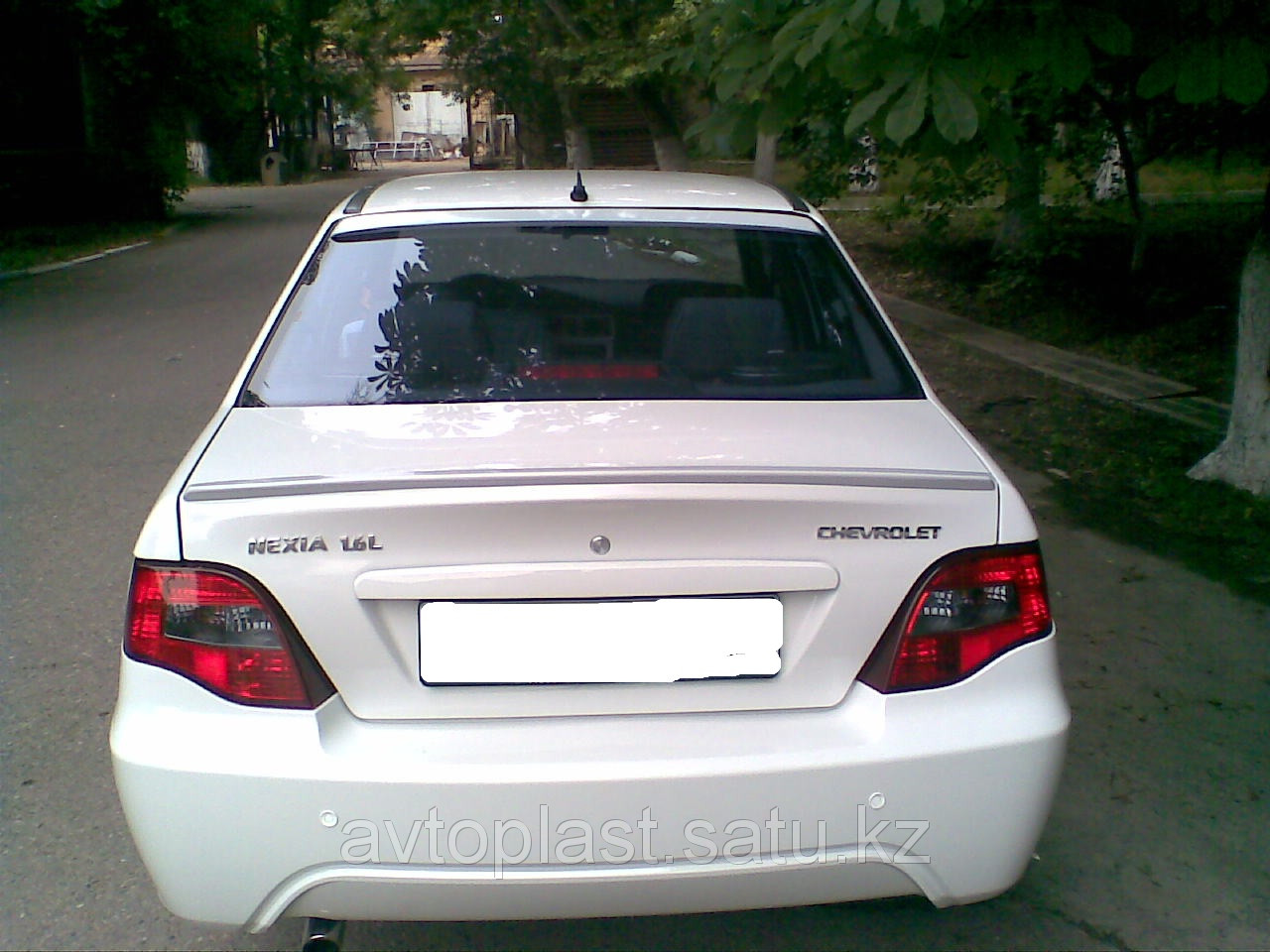 Накладка на заднее стекло(козырек) Daewoo Nexia