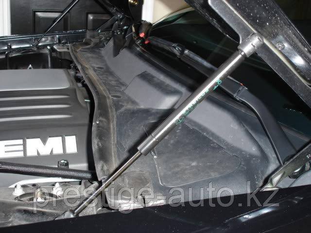 Амортизатор капота Chrysler 300c 2005-2010 - фото 1 - id-p2065005