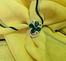 Серебряное кольцо женское с зеленым и белыми  фианитами 17.5 размер
