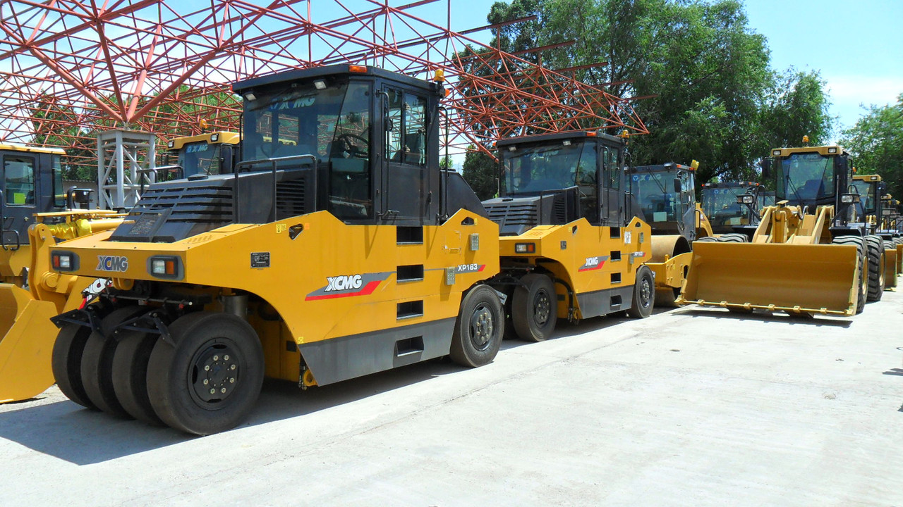Дорожный каток XP163