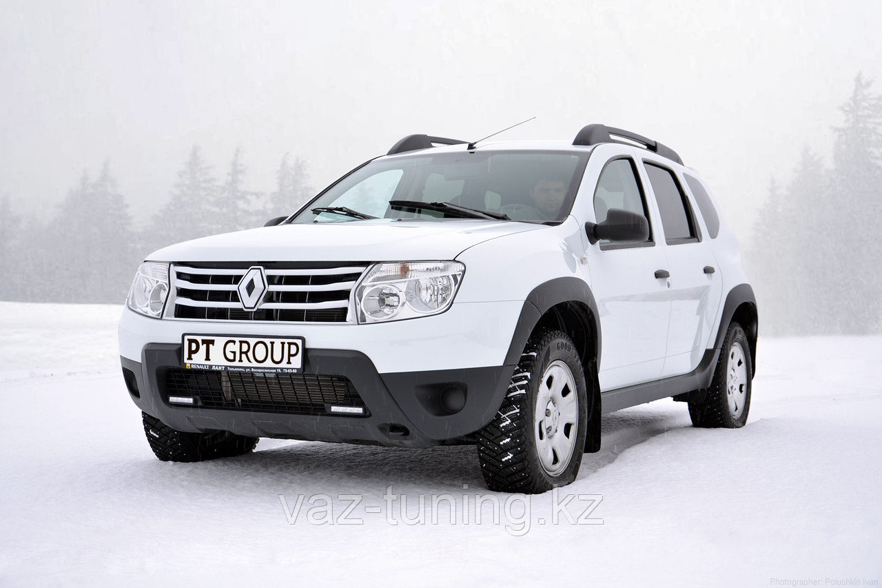 Накладки на крылья (черное тиснение) Renault Duster 2012-2015