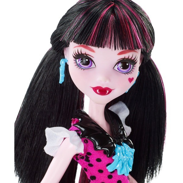 Monster High: Первый день в школе, Draculaura