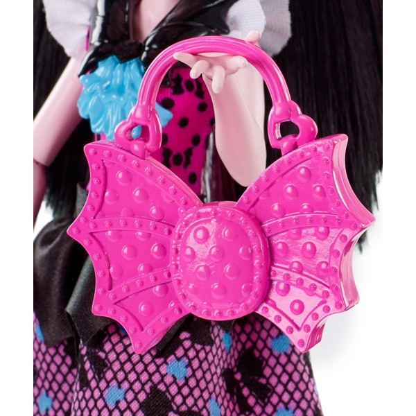 Monster High: Первый день в школе, Draculaura
