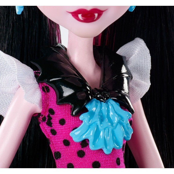 Monster High: Первый день в школе, Draculaura
