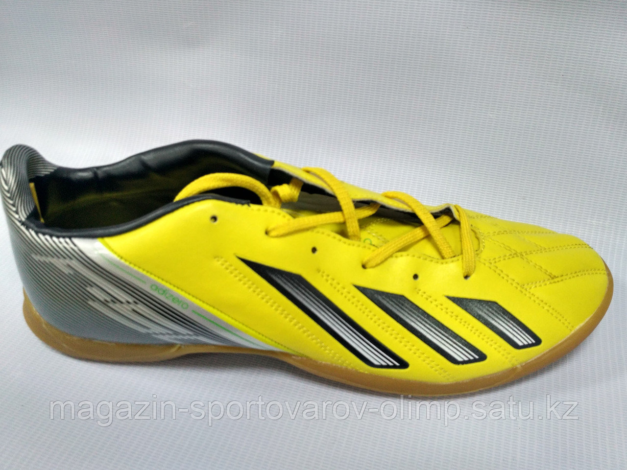 Обувь для футбола, шиповки, сороконожки  Adidas, 39 размер