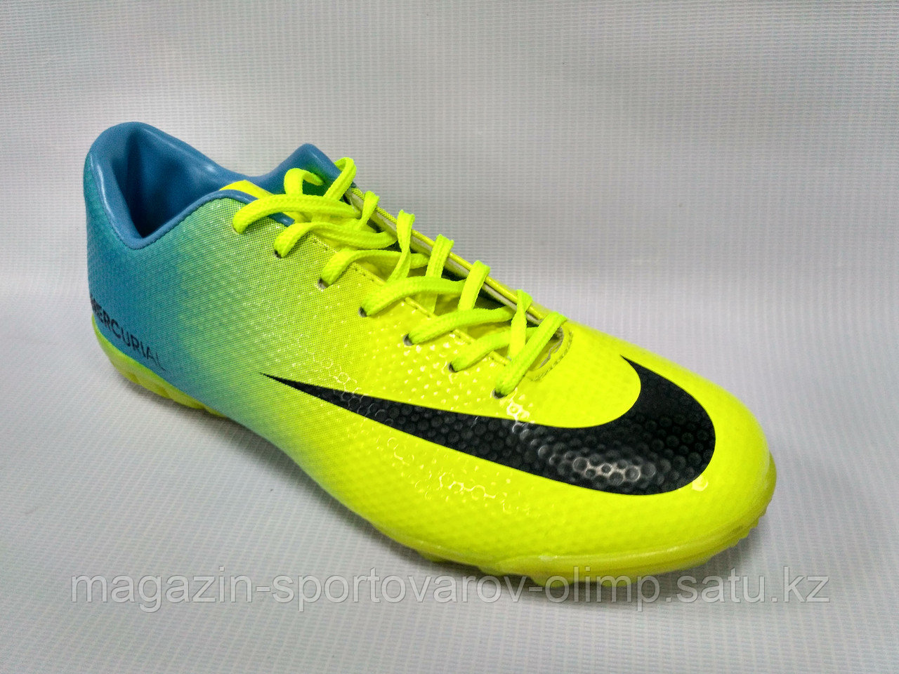 Обувь для футбола, шиповки, сороконожки Nike