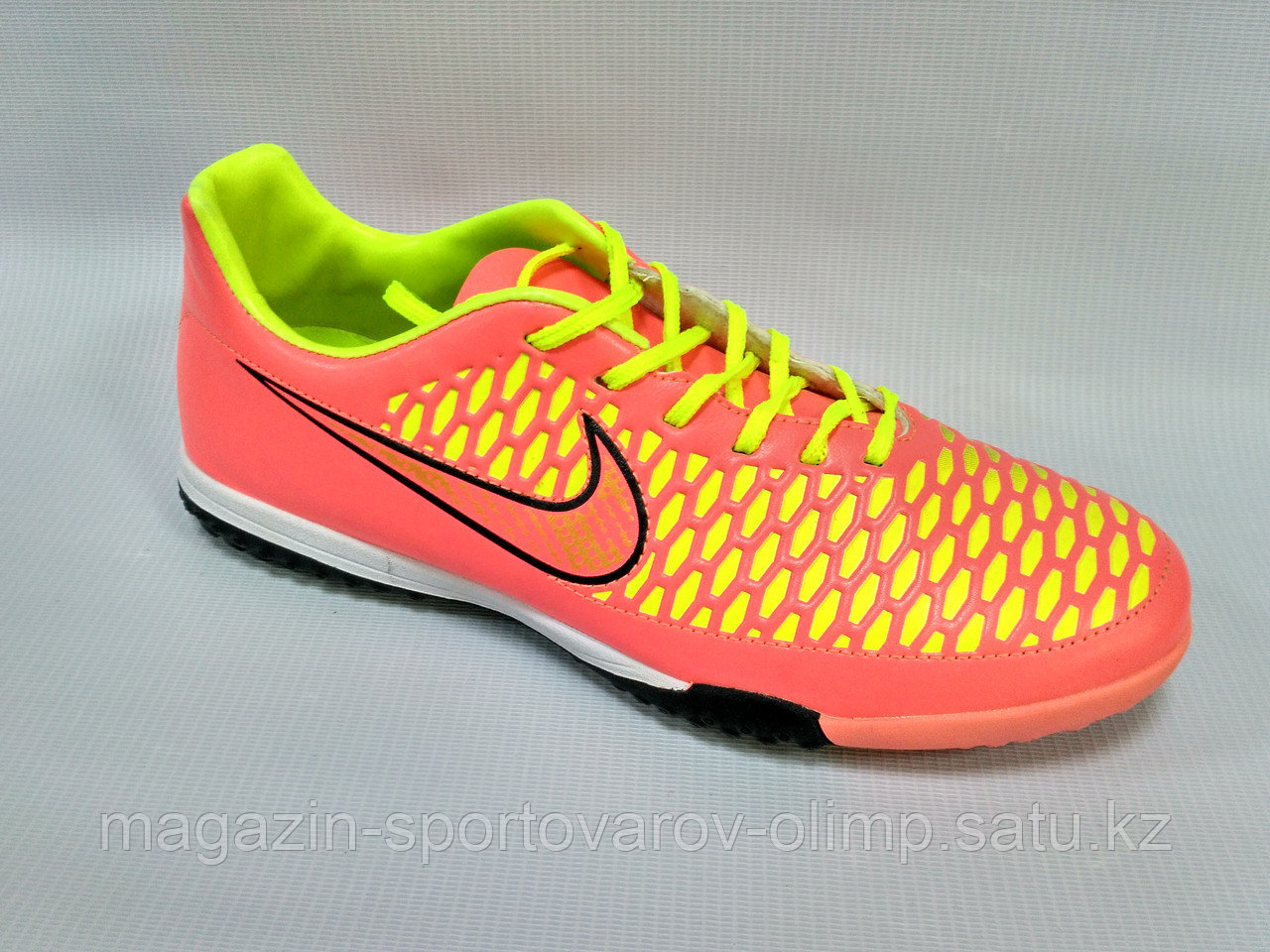 Обувь для футбола, сороконожки Nike Magista