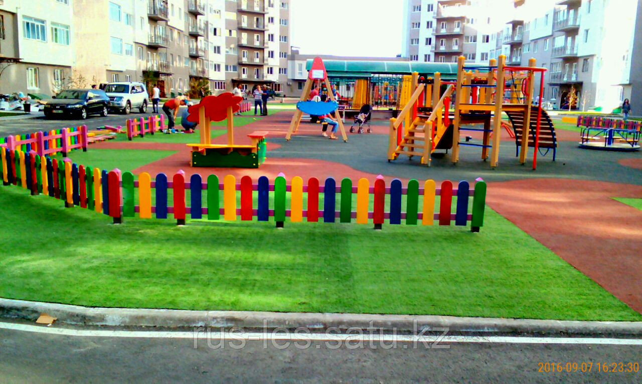 Забочик (ограждение) на детской площадке