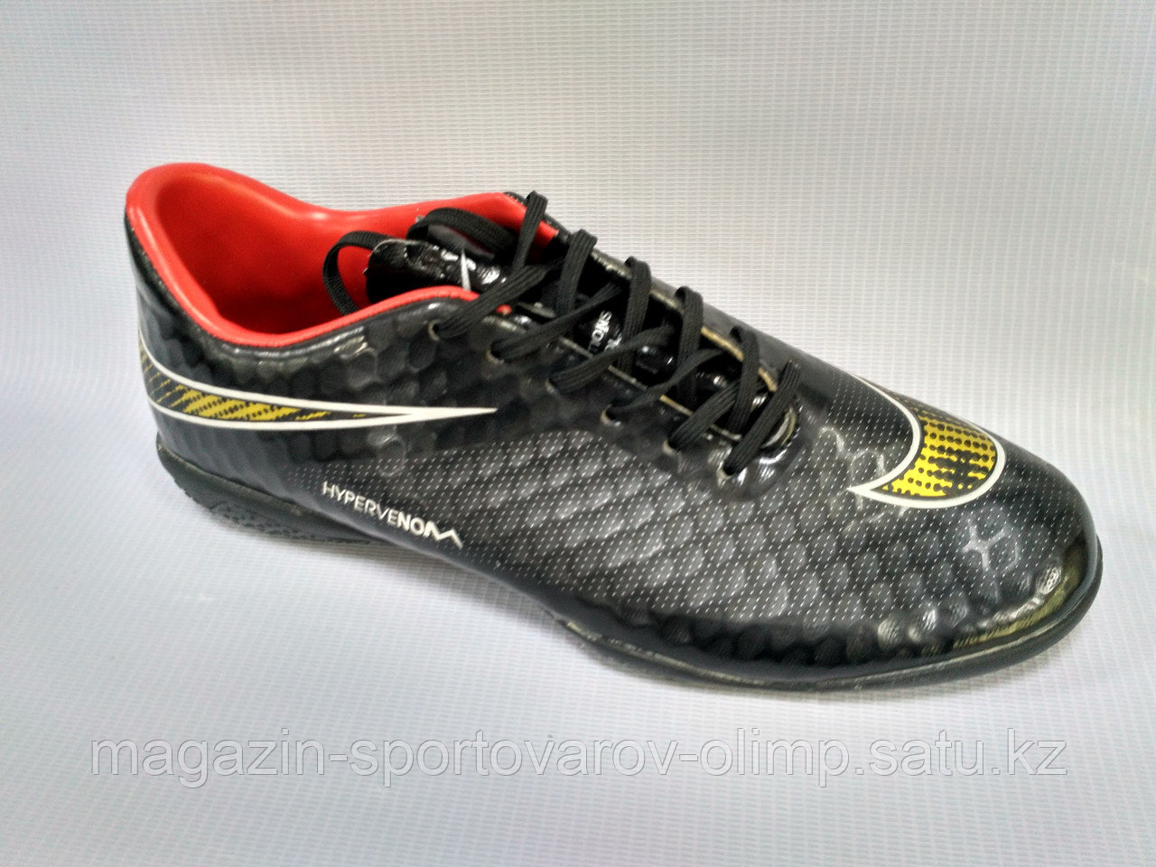 Обувь футбольная, шиповки Nike HYPERVENOM