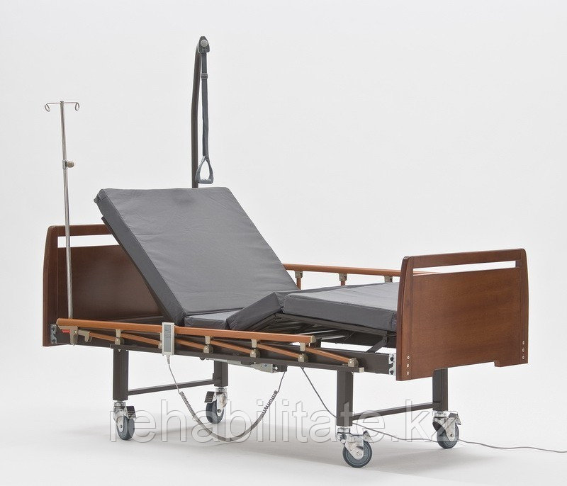 Кровать для лежачих больных с электроприводом, серия Домашний уход DB-7 WOOD (Дельта-7)