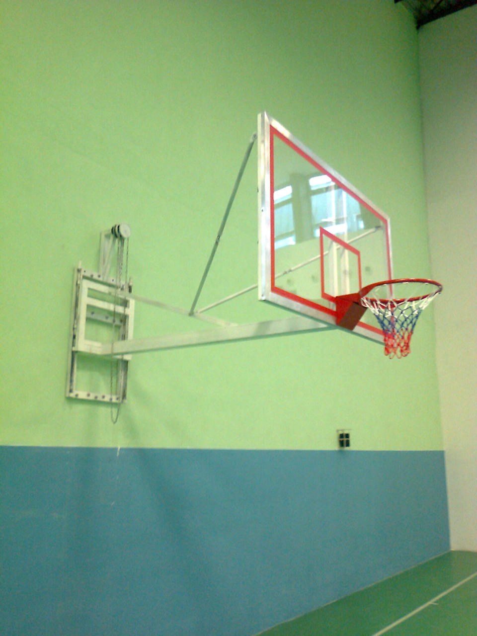 Баскетбольный щит с регулировкой высоты
