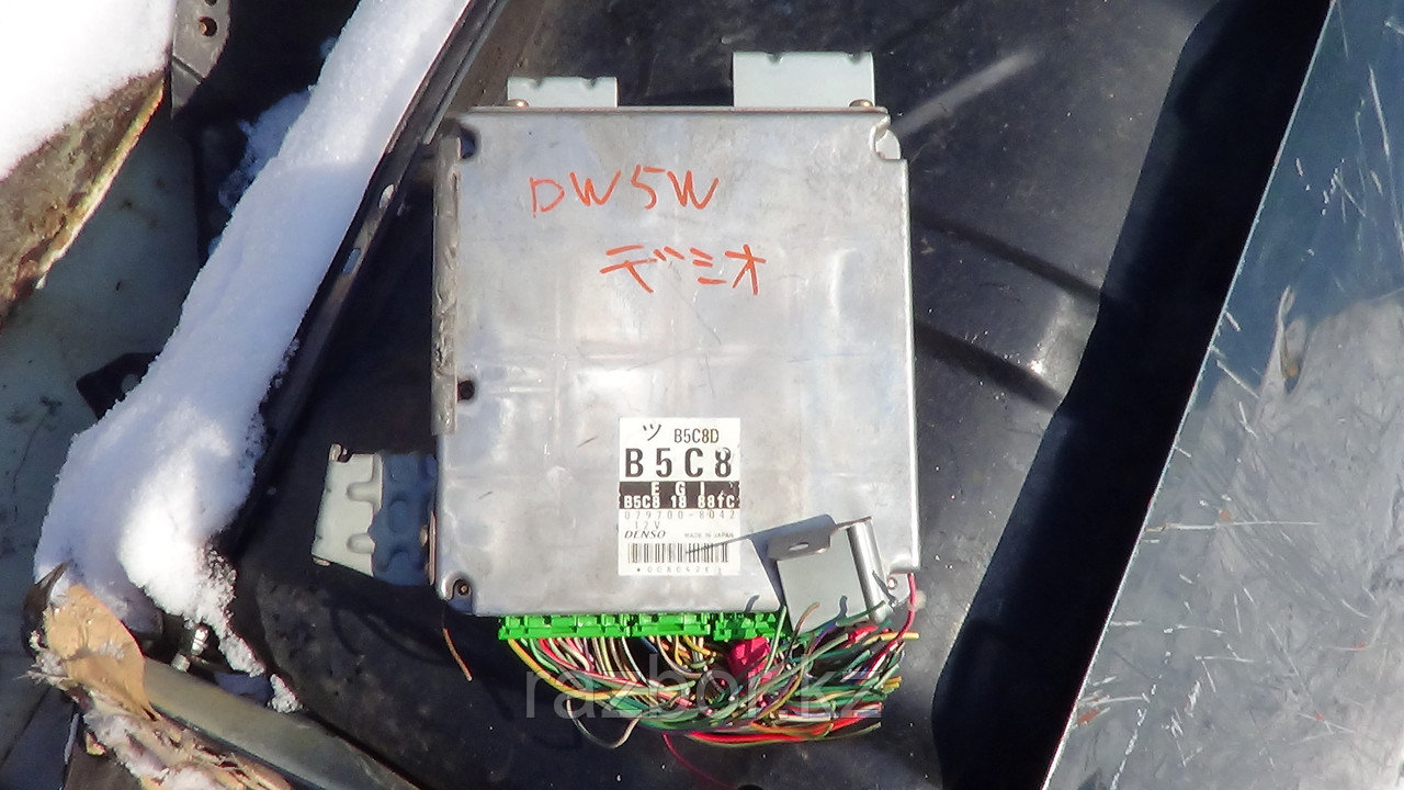 Блок управления двигателем Mazda Demio / №B5C8-18-881C