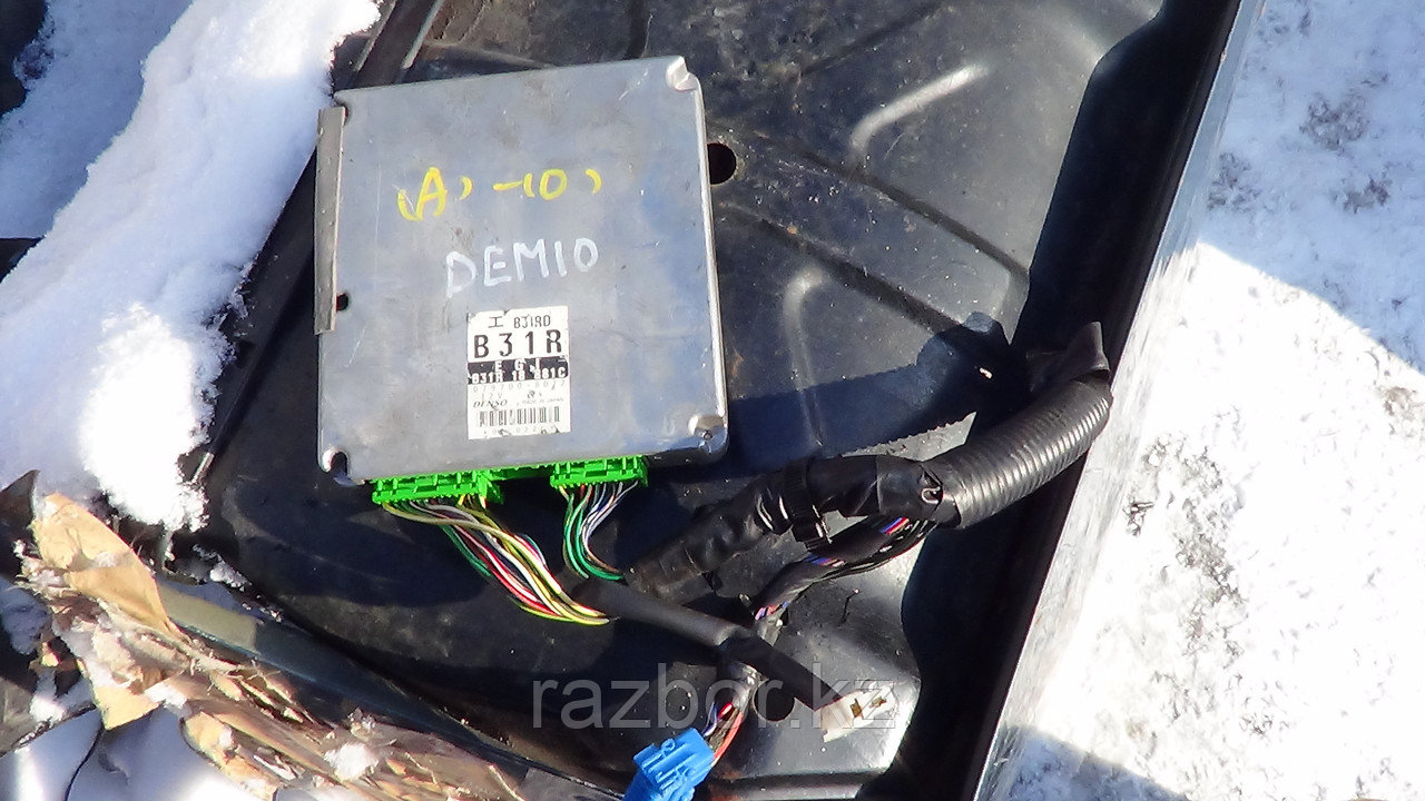 Блок управления двигателем Mazda Demio / №B31R-18-881C, фото 1