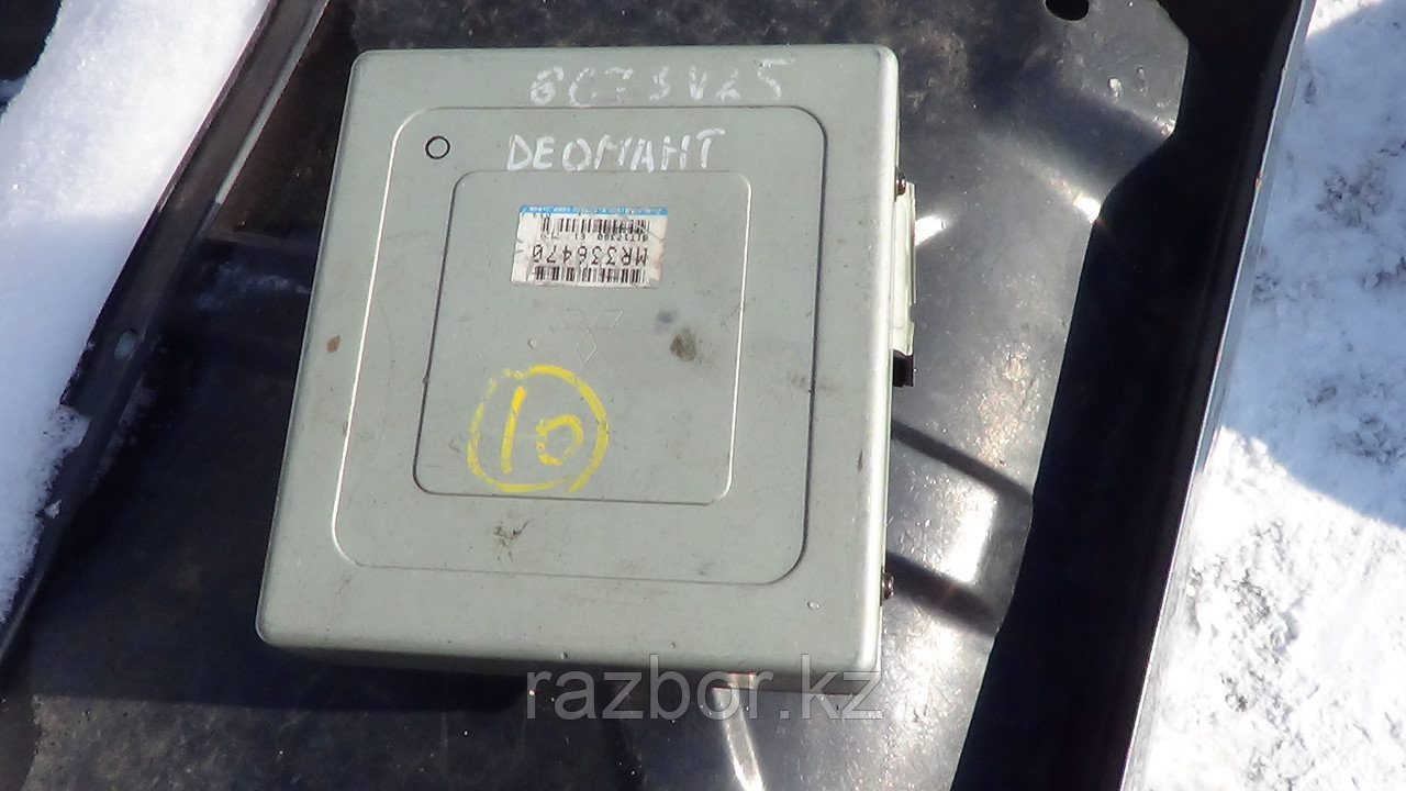 Блок управления двигателем Mitsubishi Diamante