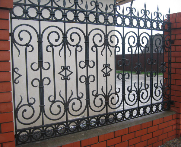 Забор из металлического штакетника - фото 1 - id-p43115978