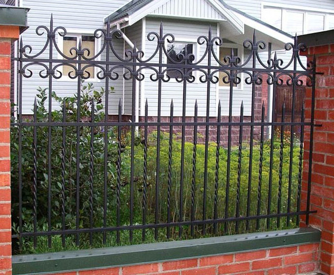 Металлический забор для дома - фото 1 - id-p43115983