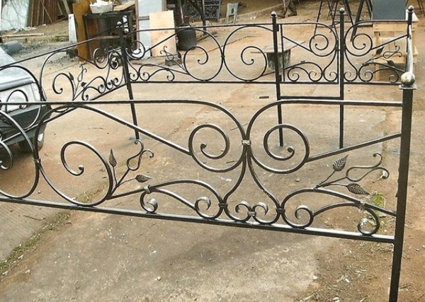 Оградка из ковки