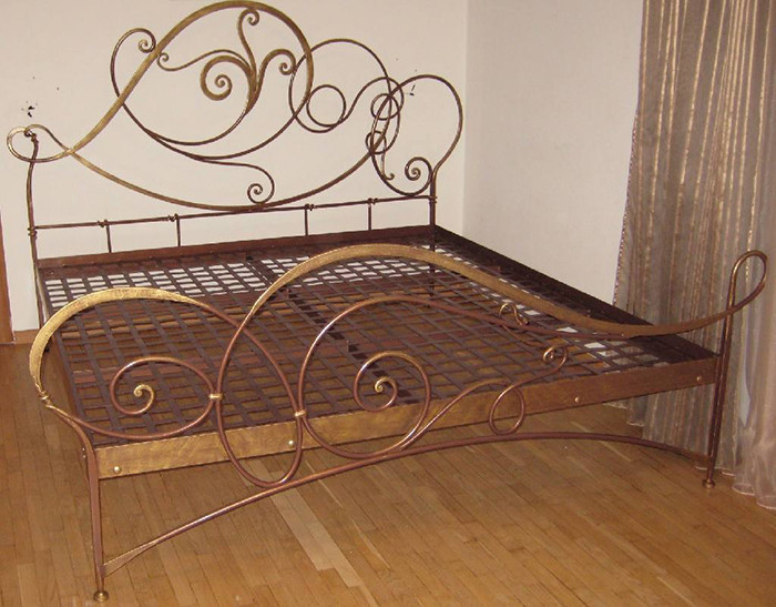 Кованые кровати