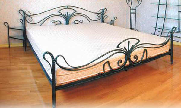Кованая круглая кровать