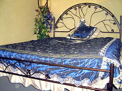 Кованые спальные кровати