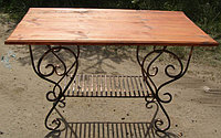 Кованый журнальный столик со стеклом