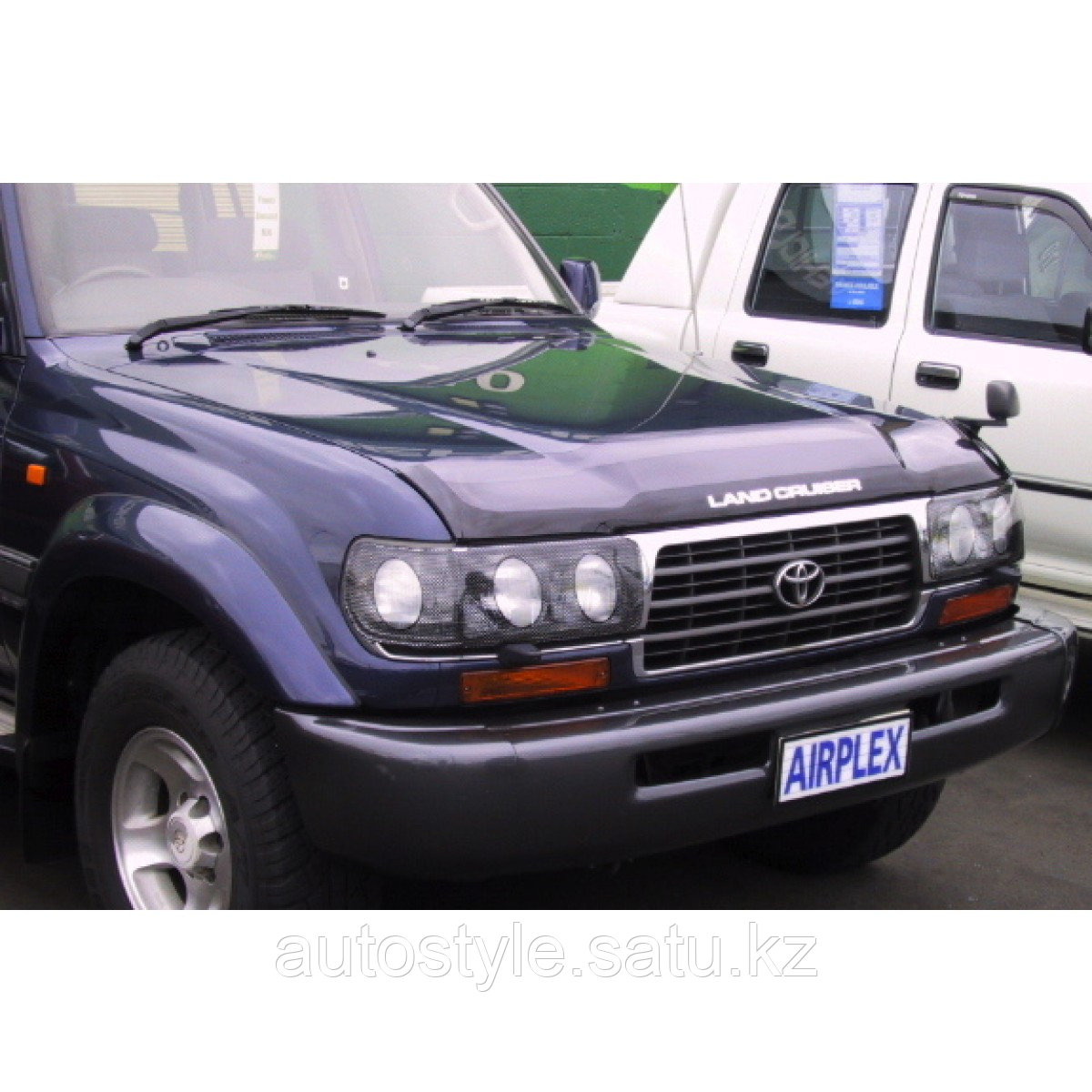 Защита фар Toyota Land Cruiser-80 (очки, карбон.кант) AIRPLEX