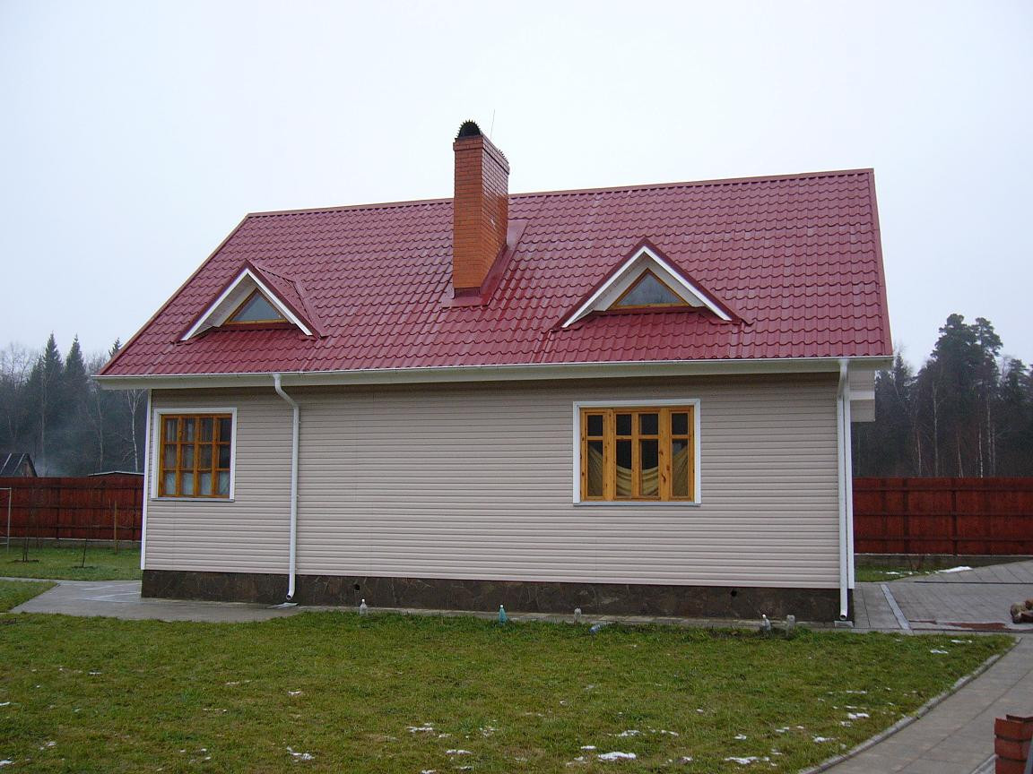 Какой цвет сочетается с красной крышей дома фото