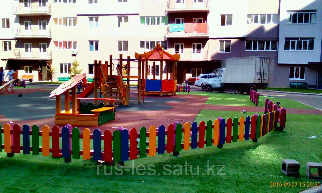Заборчик на детской площадке