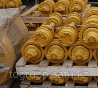 Каток опорный двубортный 1205746 для бульдозера Caterpillar D6