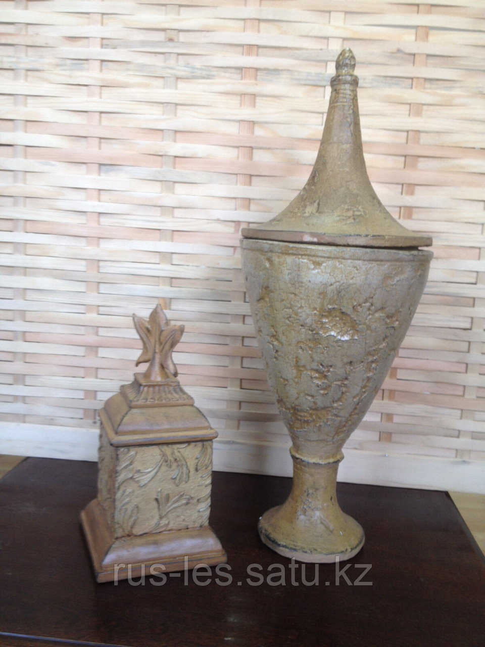 Древняя ваза с крышкой