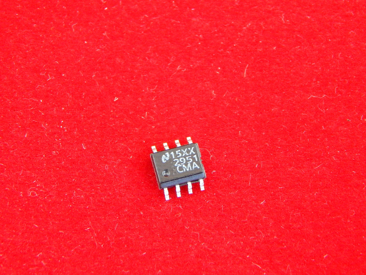 LP2951CM Микромощный стабилизатор напряжения с программируемым выходом - фото 1 - id-p43369045
