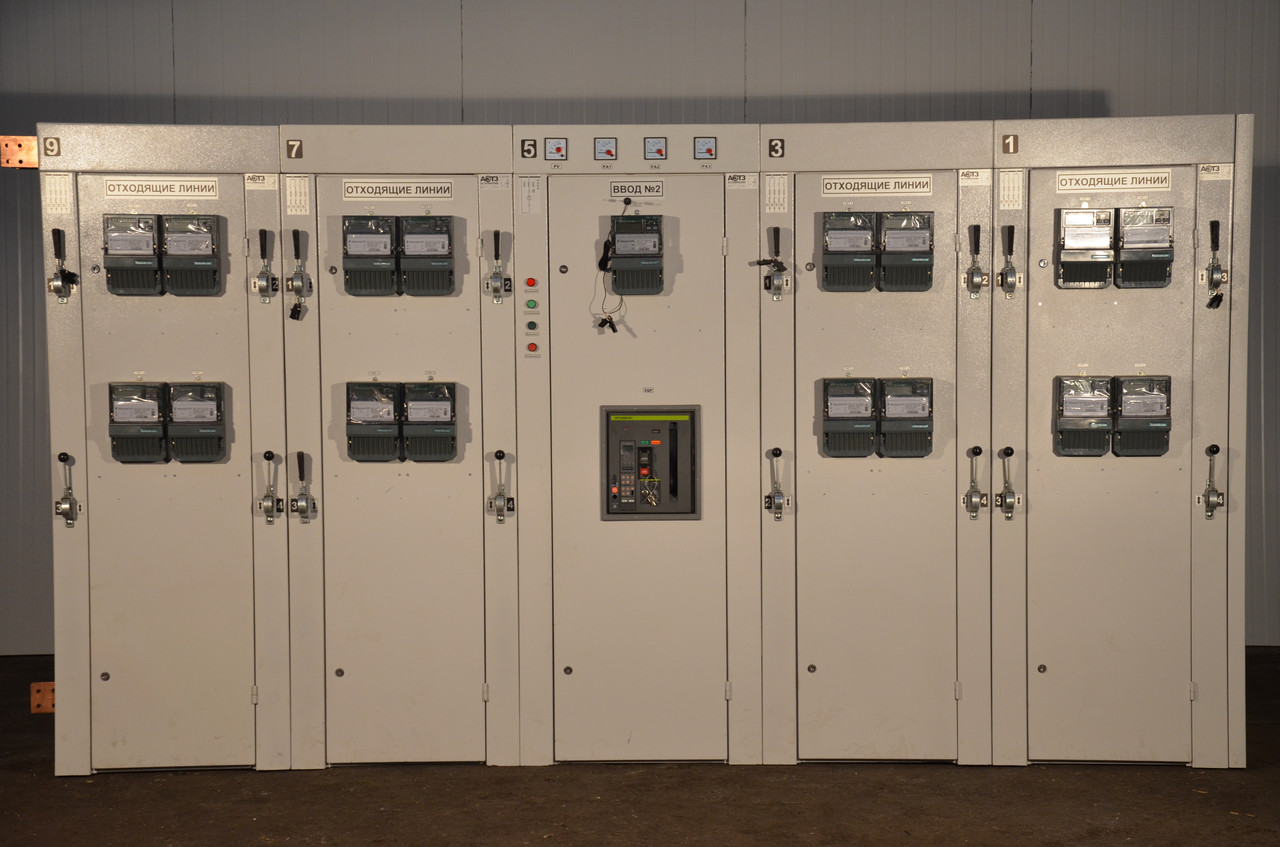 Панели распределительных щитов що-70. Распределительный щит що 70. Щиты що 70 иэк. Що 70-71 иэк. Панель распределительная що-70.