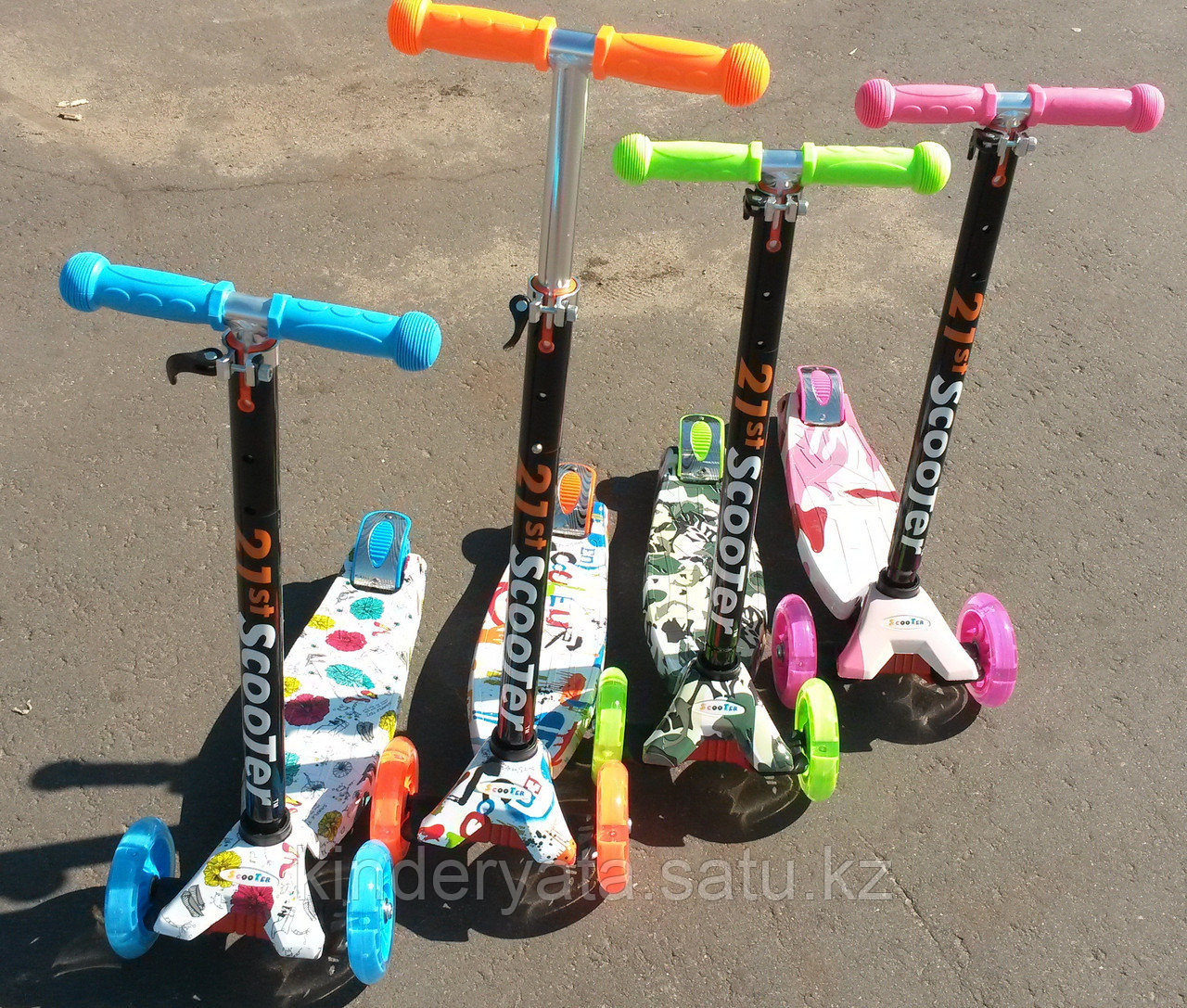 Самокат Scooter (светящиеся колеса) с принтом