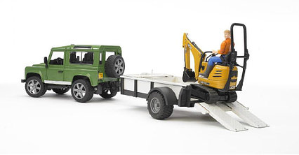 Bruder Внедорожник Land Rover Defender c прицепом-платформой, гусеничным мини экскаватором 8010 CTS и рабочий