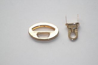 Застежки овальные.