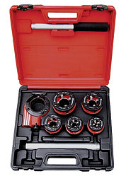 Набор клуппов 1/4"-1/2"-3/4"-1"-1,25"+ плашкодержатель с трещоткой, 8 предм.// MATRIX