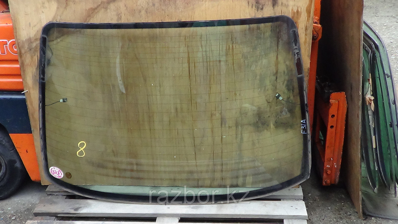 Заднее стекло Mitsubishi Diamante