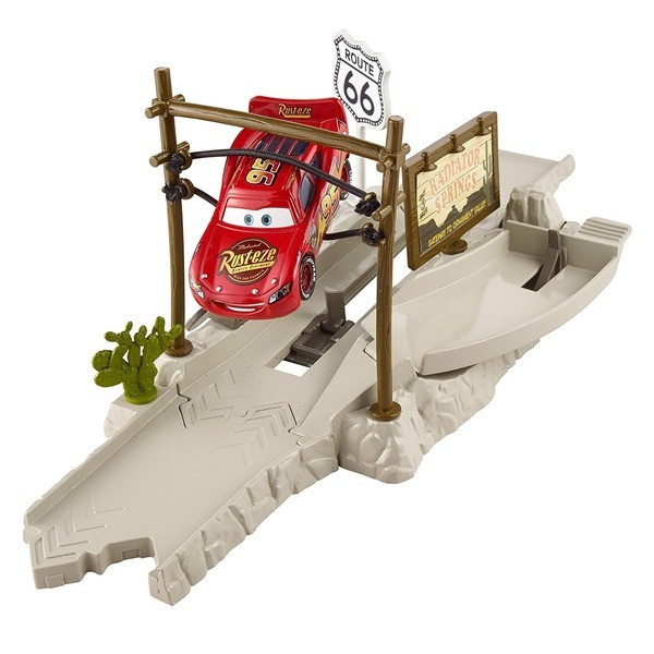 MATTEL: ТАЧКИ. УБЕЖИЩЕ НА ДОРОГЕ