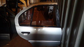 Дверь правая задняя Nissan Primera (10)