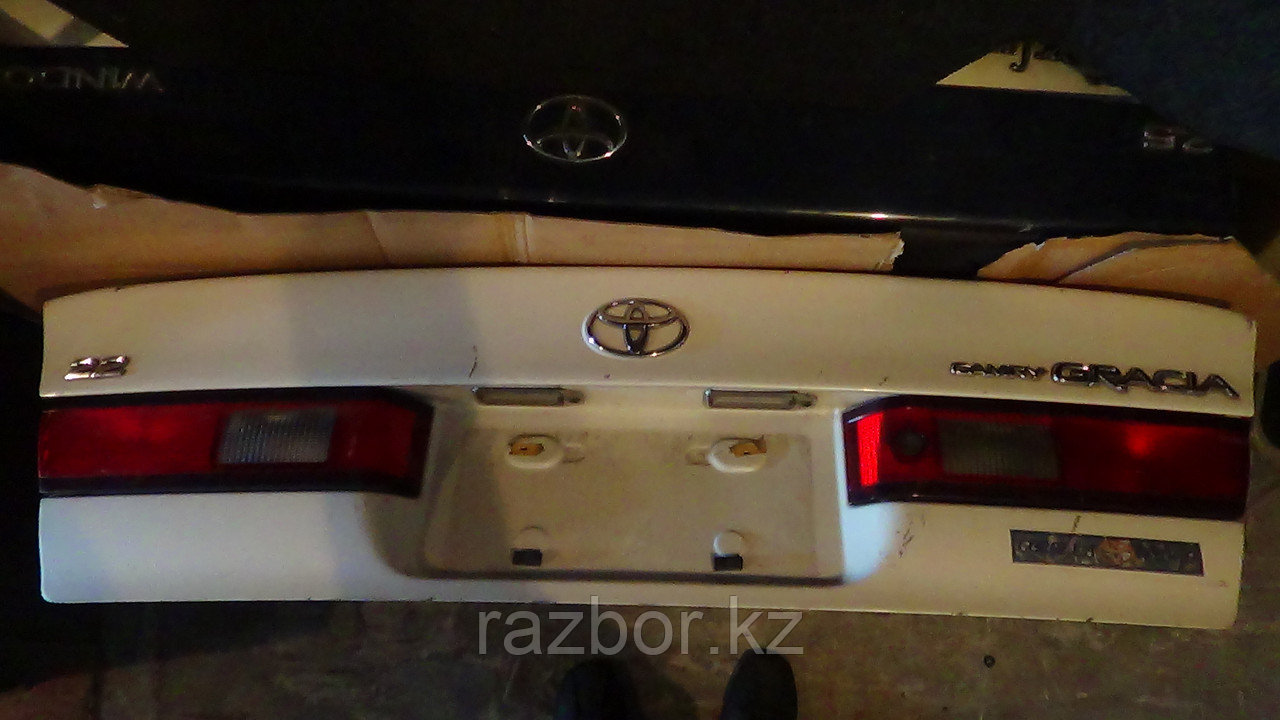 Крышка багажника Toyota Camry Gracia - фото 1 - id-p45415714