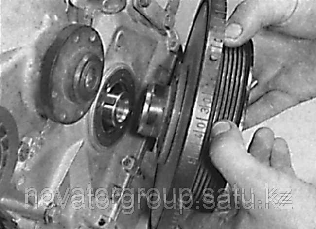 Ауди А4. Снятие и установка насоса гидроусилителя, автомобили с 6-цилиндровым бе